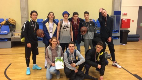 Bronzérmes a Comenius kosárlabda csapata